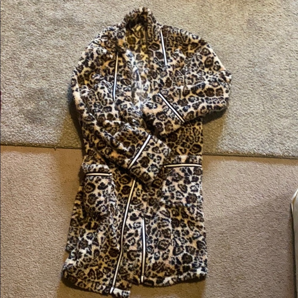Leopard 🐆 print bath robe